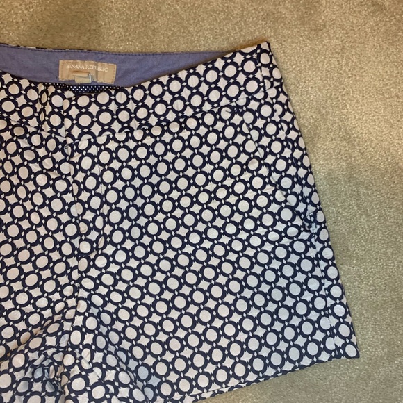 Banana Republic blue and white shorts - Picture 2 of 4